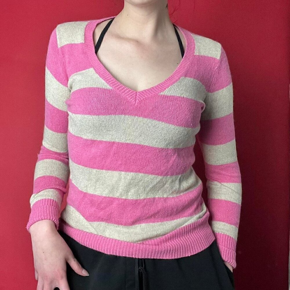 Old navy / Vintage Y2K pink and white v neck sweater 🩷🤍​​​​​​​​​​​​